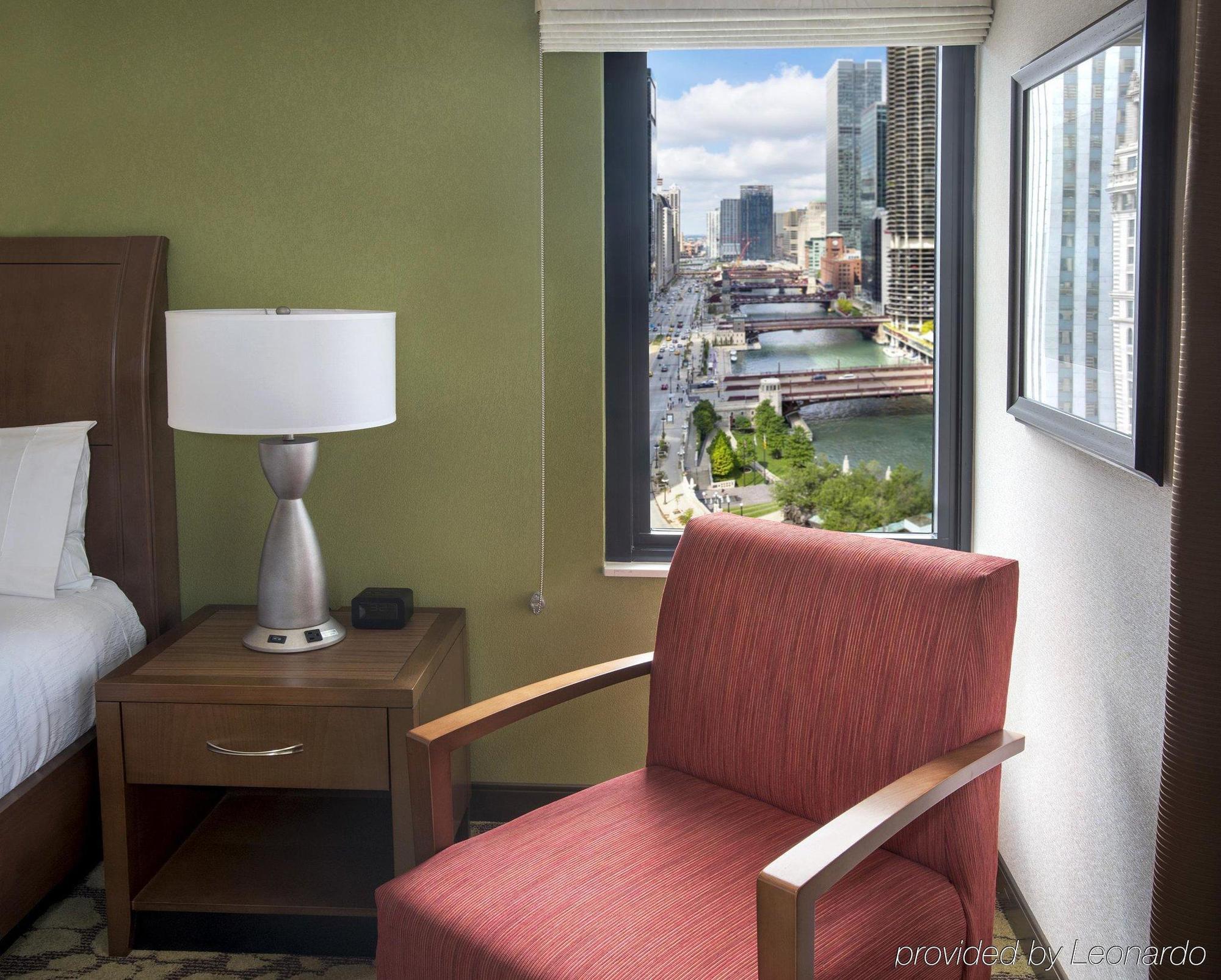 Hilton Garden Inn Chicago Downtown Riverwalk Exteriör bild